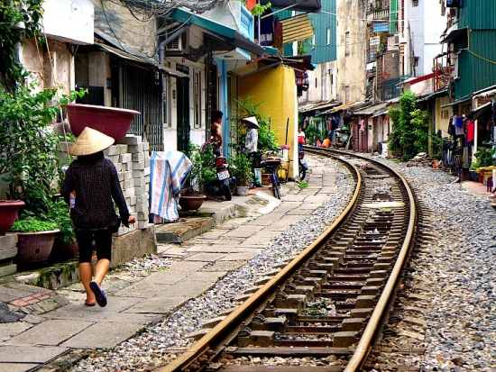 La surprenante rue du train à Hanoï